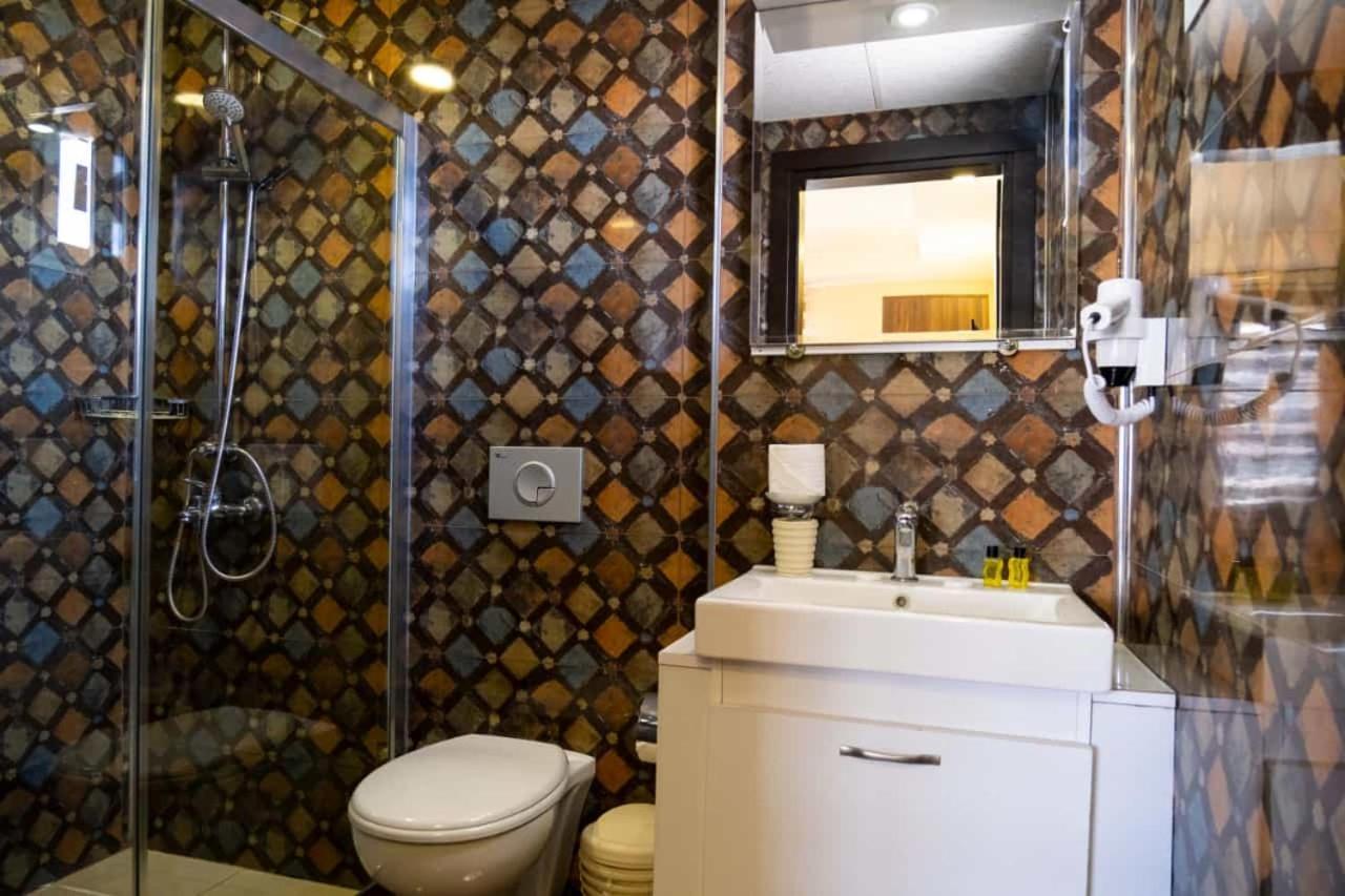Ikarus Hotel Кушадасы Экстерьер фото